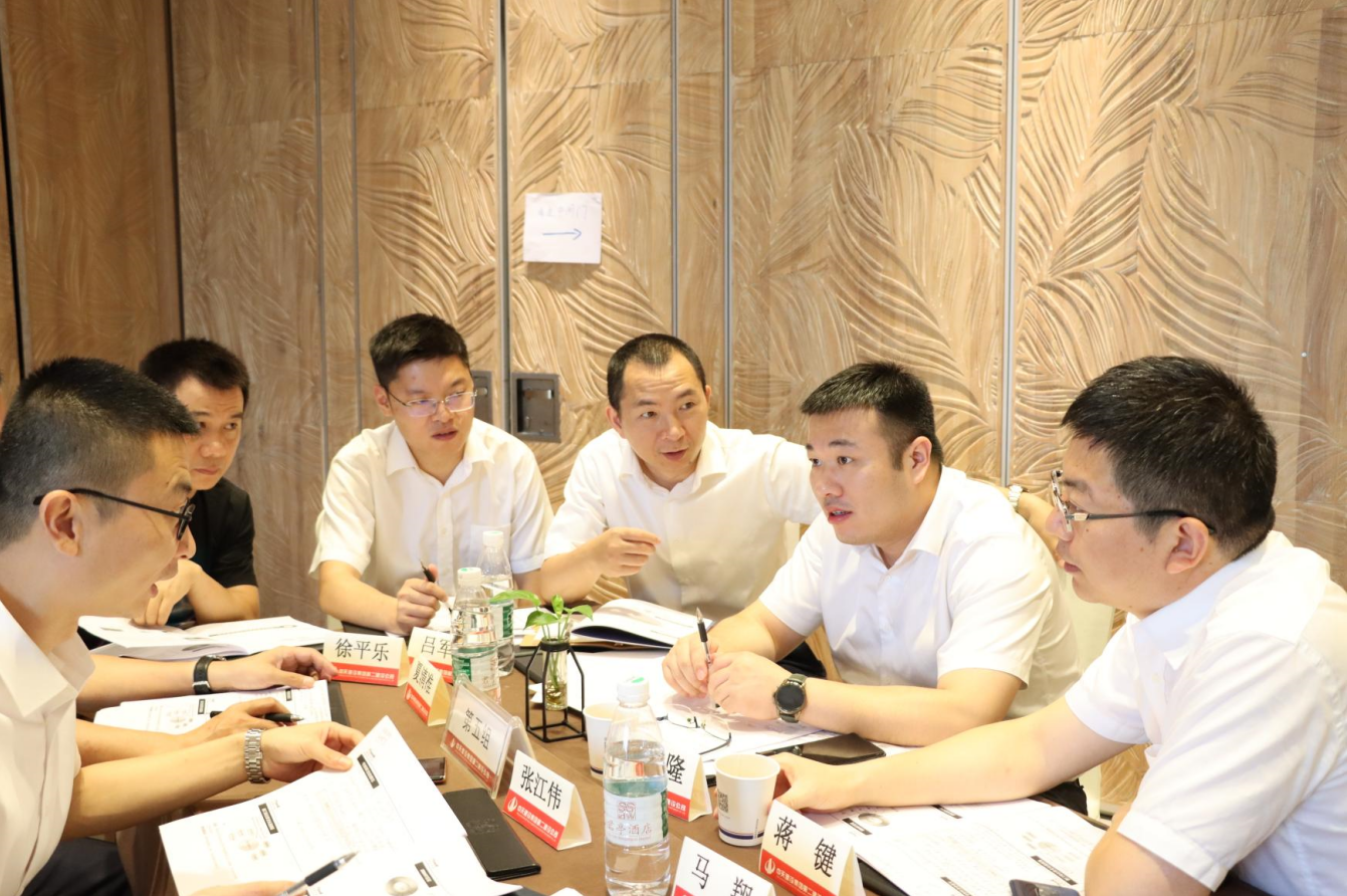 2021年6月25日-26日，人生就是搏二建组织开展了2021年中高层主管执行力培训。本次培训特邀清华、北大、上海交大总裁班讲师，中国企业家协会特聘高级讲师许晋老师进行授课。